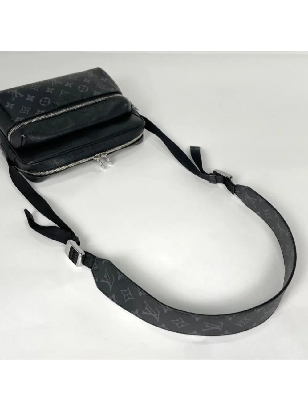 Louis Vuitton Outdoor Messenger PM Shoulder Bag Taigarama Noir